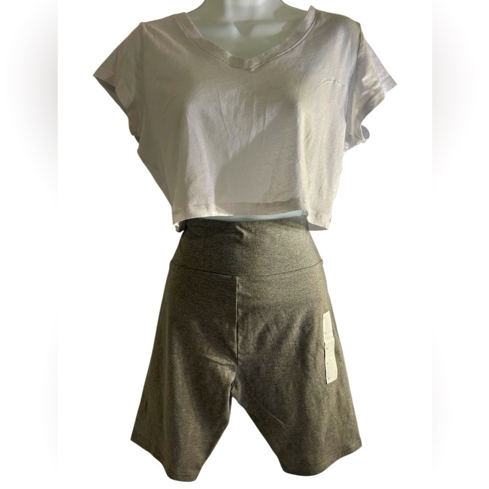Women's White Crop Top (Size L) and Grey Spandex (Size M), workout set - Picture 1 of 3